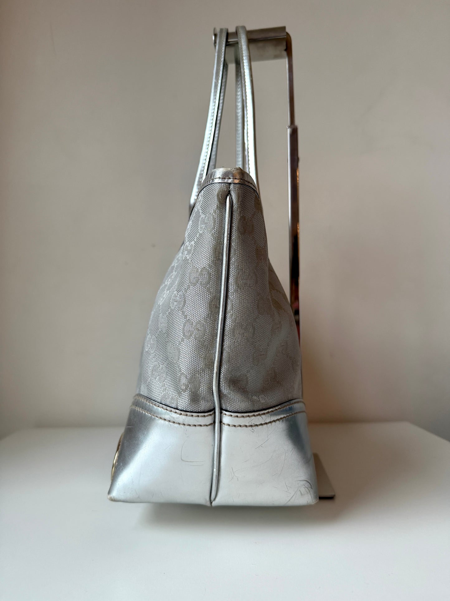 AVAILABLE | Gucci Metallic Canvas Shopper Bag – Silver